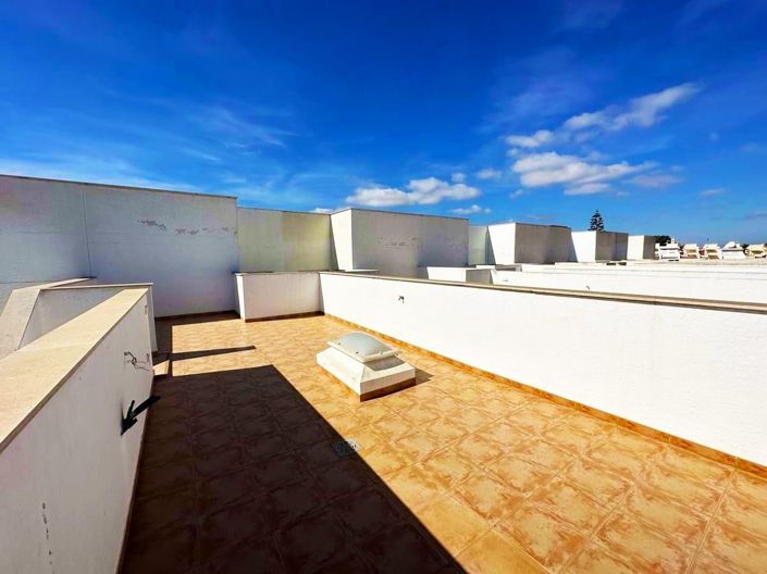 Image No.20-3 Bed Townhouse for sale