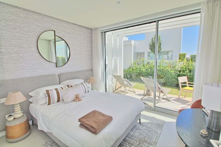 Image No.10-3 Bed Townhouse for sale