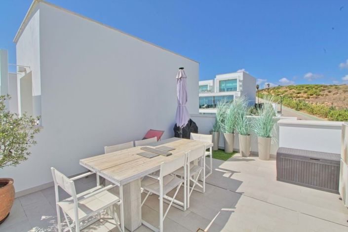 Image No.6-3 Bed Townhouse for sale