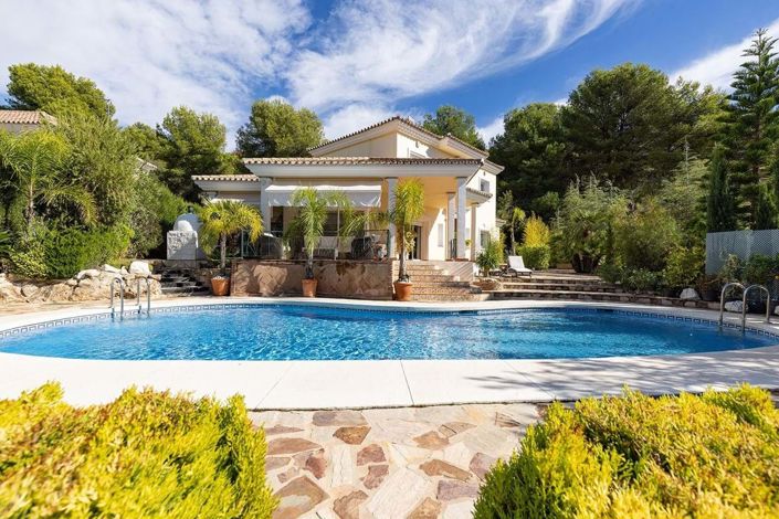 Image No.1-4 Bed Villa for sale