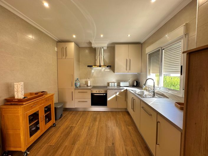 Image No.12-6 Bed Villa for sale