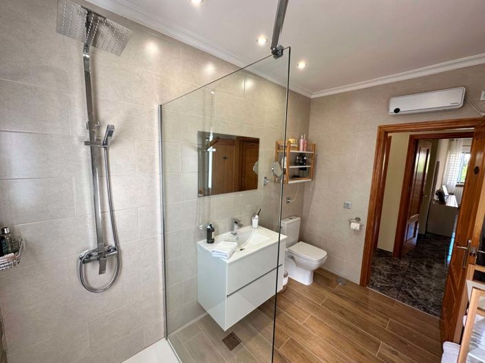 Image No.20-6 Bed Villa for sale