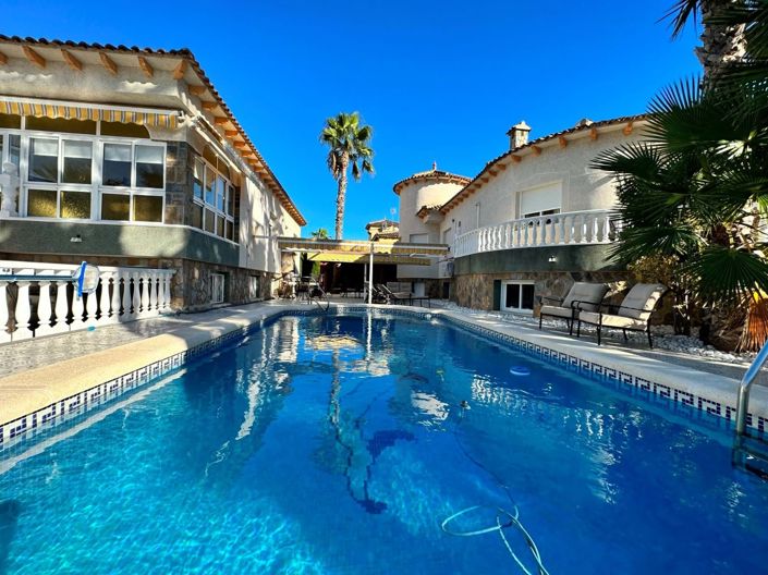 Image No.38-6 Bed Villa for sale