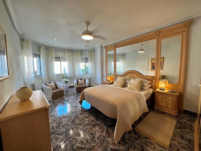 Image No.4-6 Bed Villa for sale