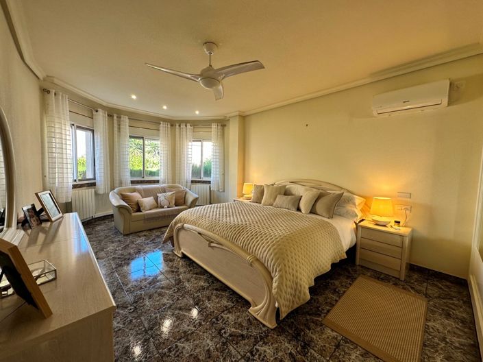 Image No.5-6 Bed Villa for sale