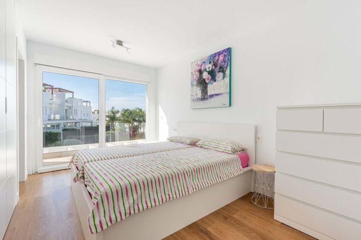 Image No.15-3 Bed Townhouse for sale