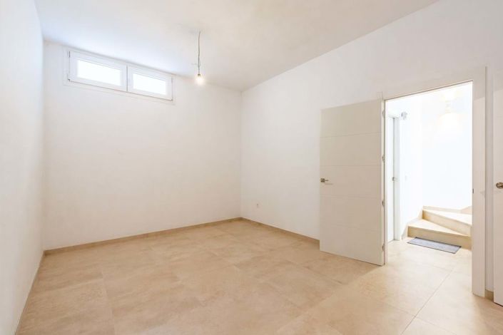 Image No.21-3 Bed Townhouse for sale