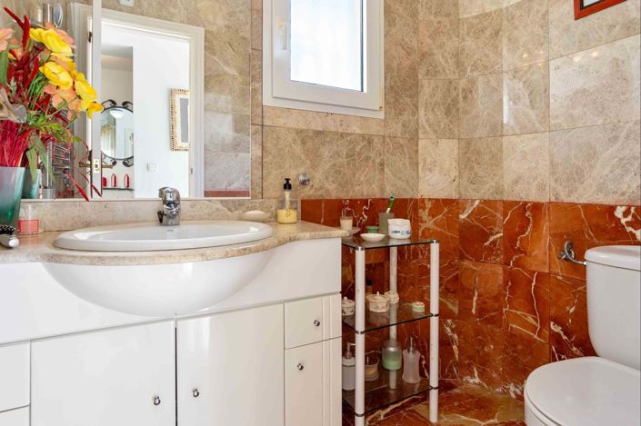 Image No.12-3 Bed Villa for sale