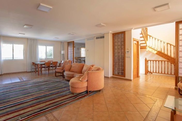 Image No.8-5 Bed Villa for sale