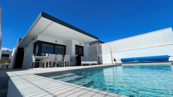 Image No.1-Villa de 5 chambres à vendre à Torrevieja