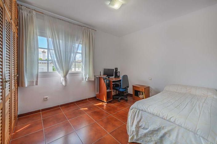 Image No.10-8 Bed Villa for sale