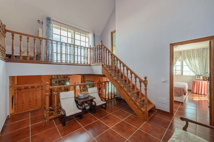 Image No.13-8 Bed Villa for sale