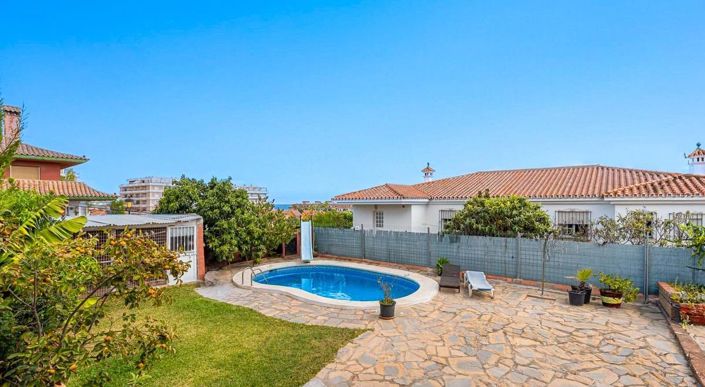 Image No.2-8 Bed Villa for sale