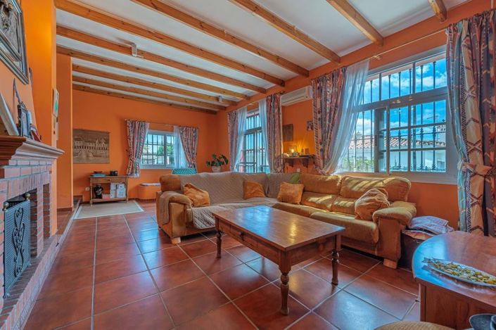 Image No.5-8 Bed Villa for sale