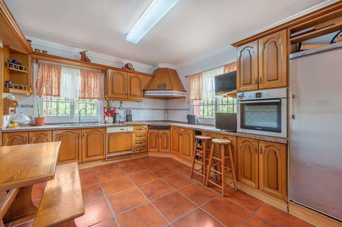 Image No.6-8 Bed Villa for sale