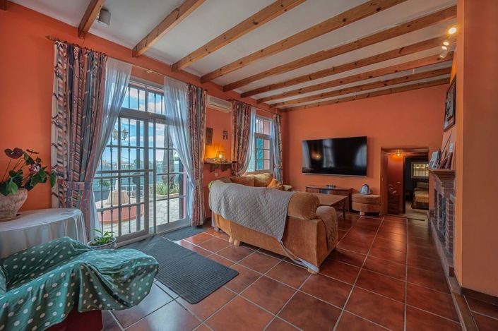 Image No.9-8 Bed Villa for sale