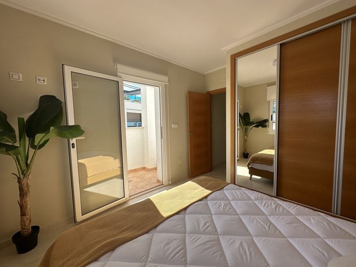 Image No.14-3 Bed Townhouse for sale