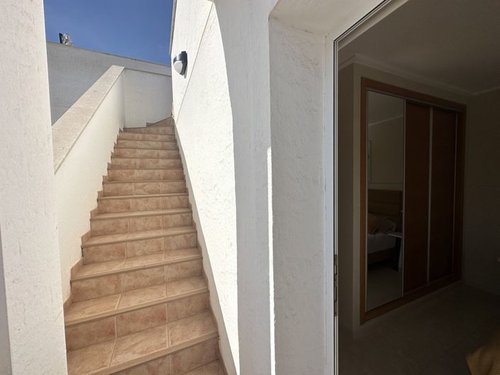 Image No.21-3 Bed Townhouse for sale