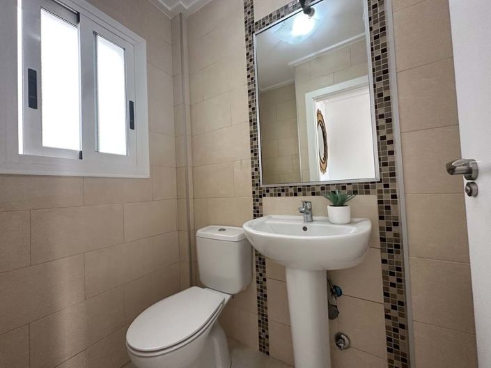 Image No.8-3 Bed Townhouse for sale