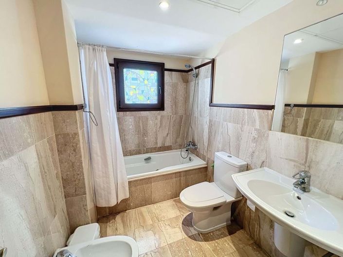 Image No.20-2 Bed Apartment for sale