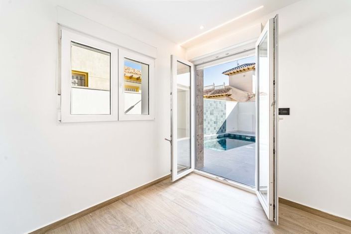 Image No.18-4 Bed Villa for sale