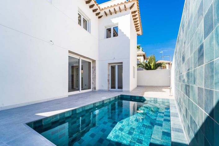 Image No.2-4 Bed Villa for sale