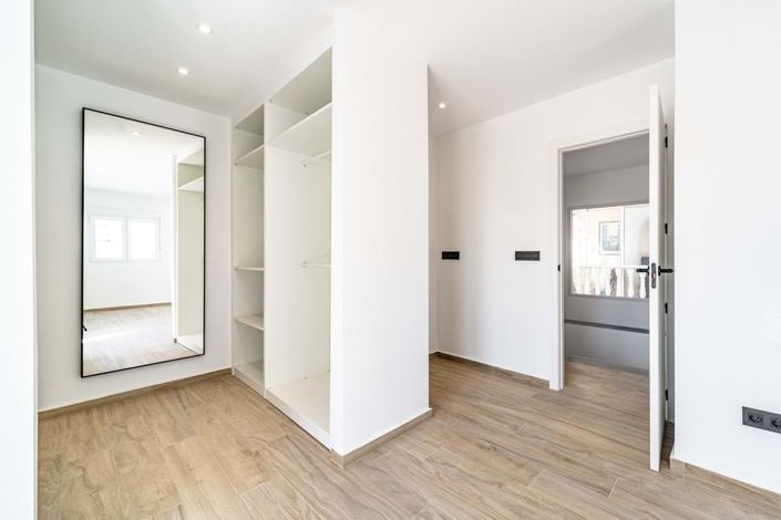 Image No.32-4 Bed Villa for sale