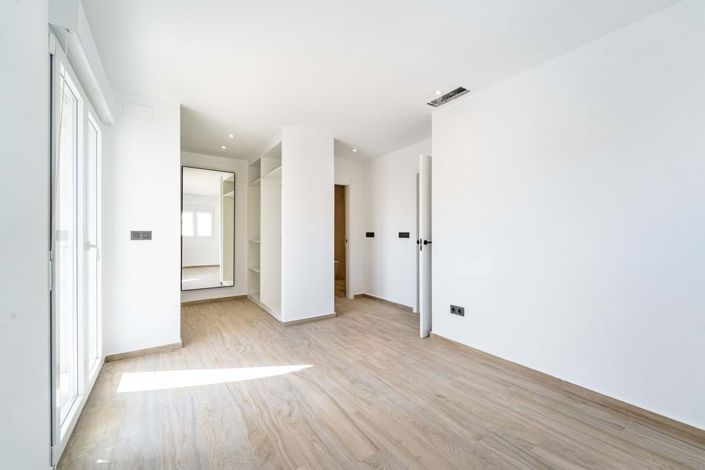 Image No.34-4 Bed Villa for sale