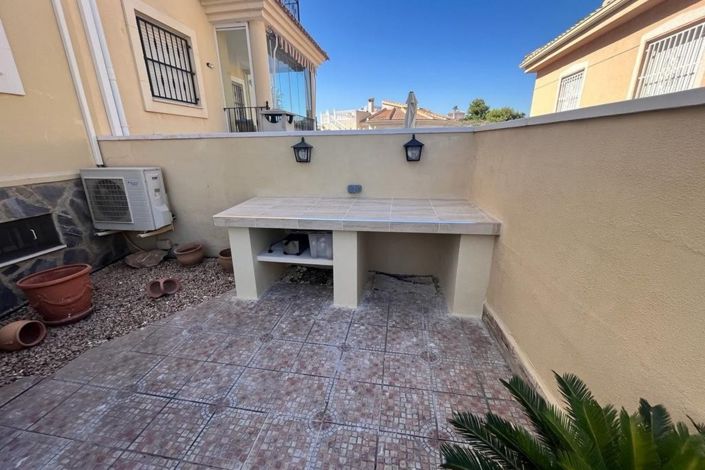 Image No.25-3 Bed Townhouse for sale