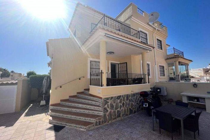 Image No.27-3 Bed Townhouse for sale