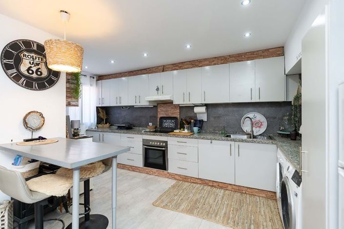 Image No.10-3 Bed Townhouse for sale