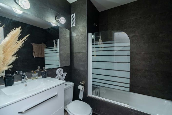 Image No.20-3 Bed Townhouse for sale