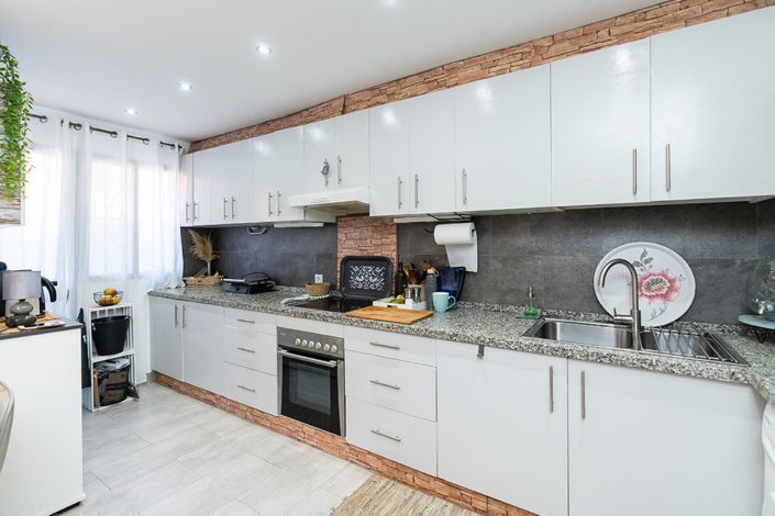 Image No.9-3 Bed Townhouse for sale