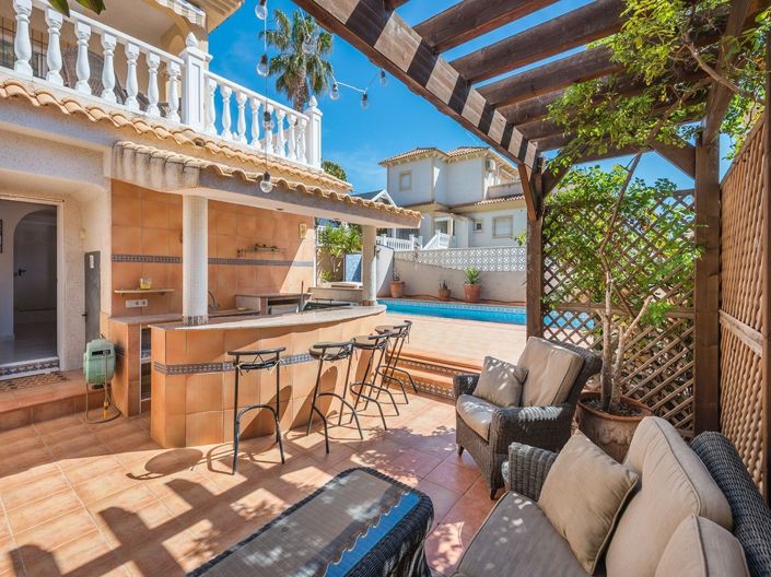 Image No.2-5 Bed Villa for sale