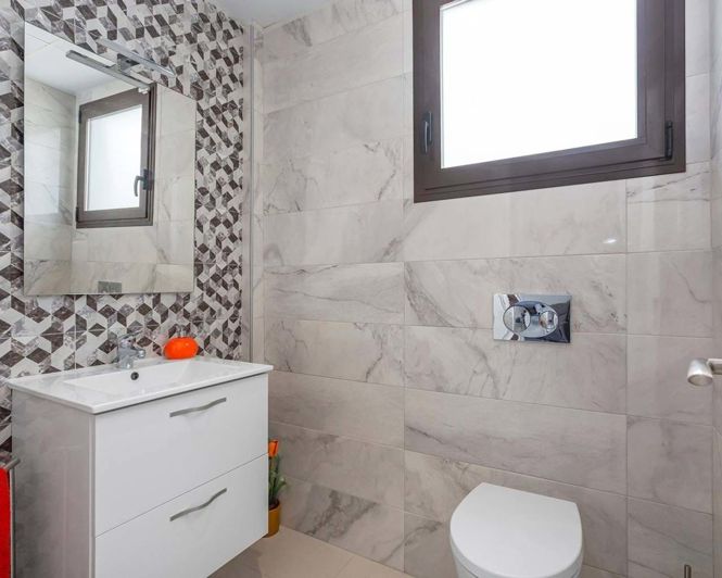 Image No.15-2 Bed Townhouse for sale