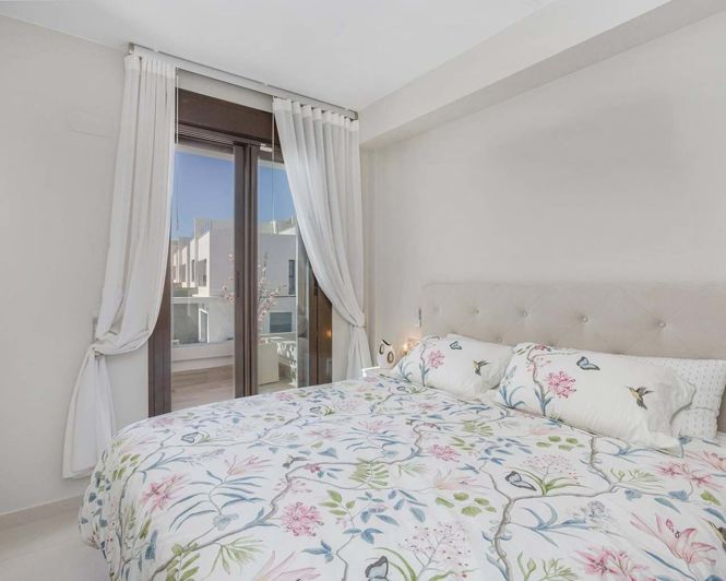 Image No.17-2 Bed Townhouse for sale