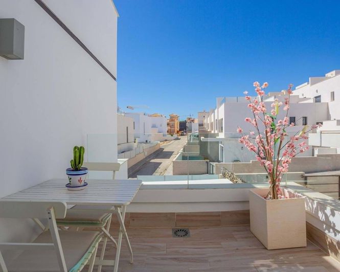 Image No.18-2 Bed Townhouse for sale