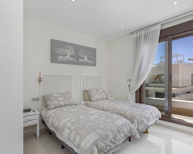 Image No.20-2 Bed Townhouse for sale