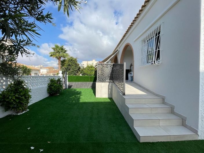 Image No.1-Maison de ville de 2 chambres à vendre à Torrevieja