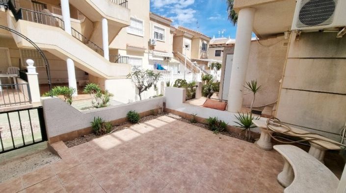 Image No.12-3 Bed Townhouse for sale