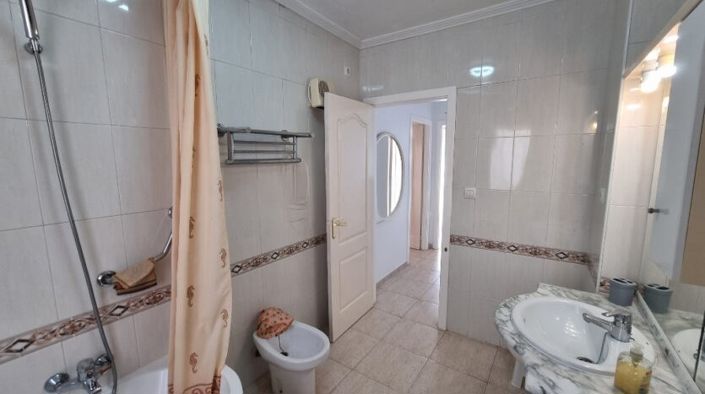 Image No.17-3 Bed Townhouse for sale