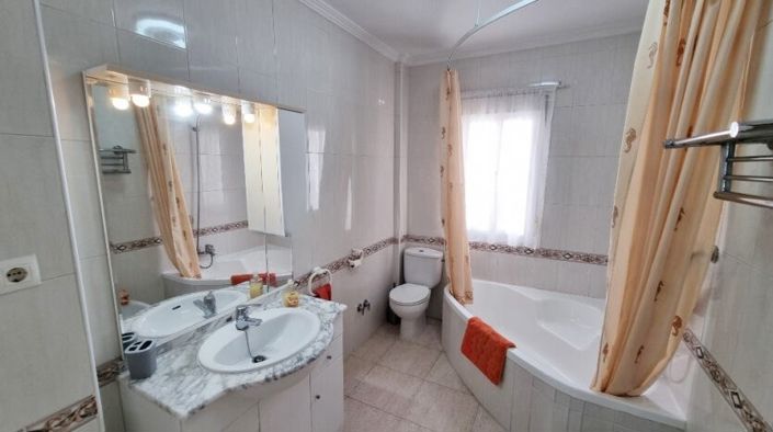 Image No.18-3 Bed Townhouse for sale