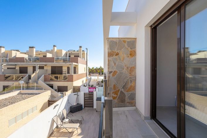 Image No.16-3 Bed Townhouse for sale