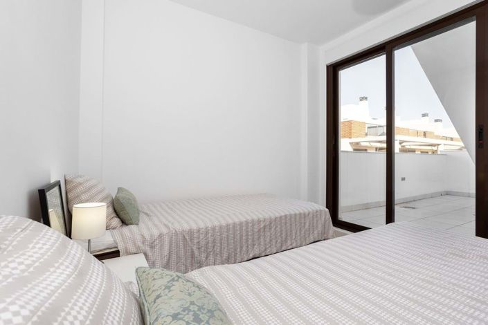 Image No.18-3 Bed Townhouse for sale