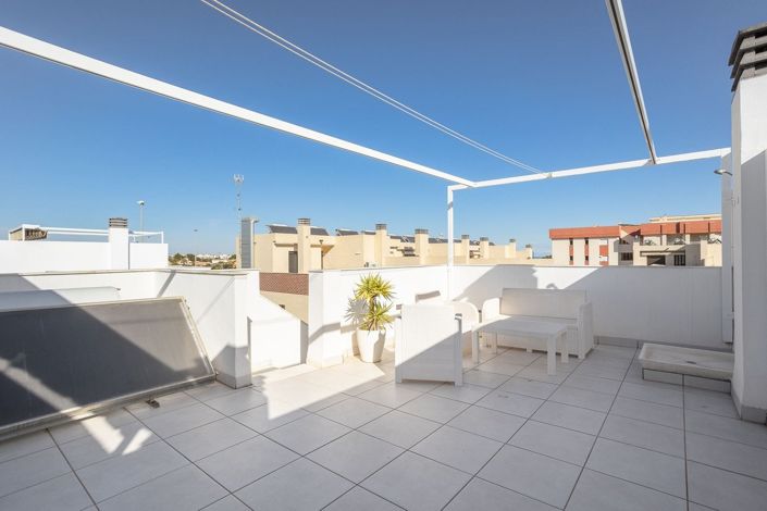 Image No.21-3 Bed Townhouse for sale