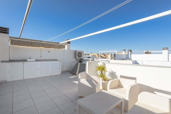 Image No.22-3 Bed Townhouse for sale