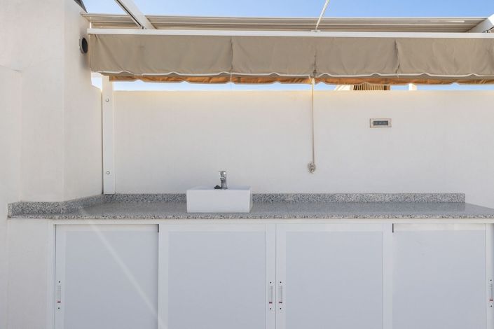 Image No.24-3 Bed Townhouse for sale