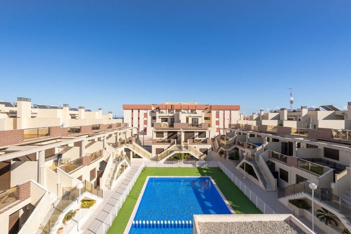 Image No.25-3 Bed Townhouse for sale