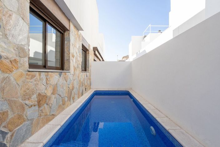 Image No.26-3 Bed Townhouse for sale