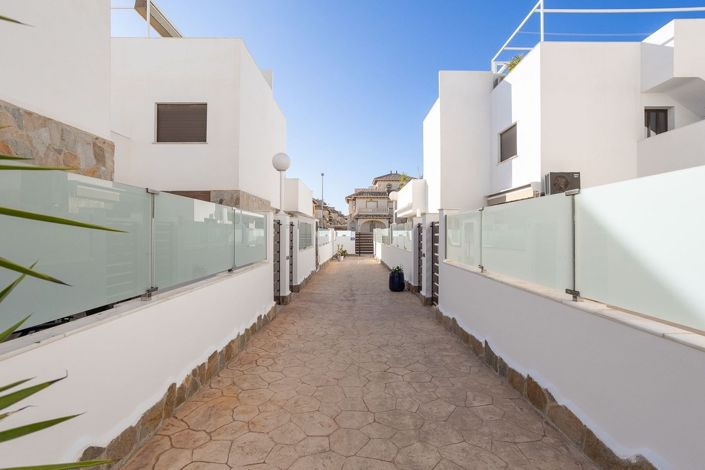 Image No.27-3 Bed Townhouse for sale